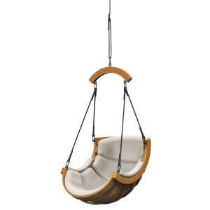 Krzesło wiszące t.b.t. do Inne meble ogrodowe z drewnianą ramą i wygodnymi poduszkami.