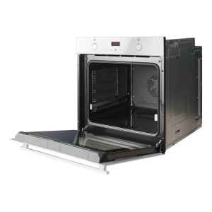 Otwarty piekarnik do zabudowy t.b.t. z wyświetlaczem cyfrowym i rusztem.