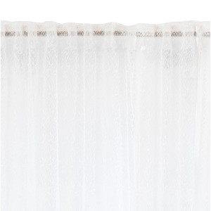 Delikatna, biała firana z kategorii Zasłony i firany.