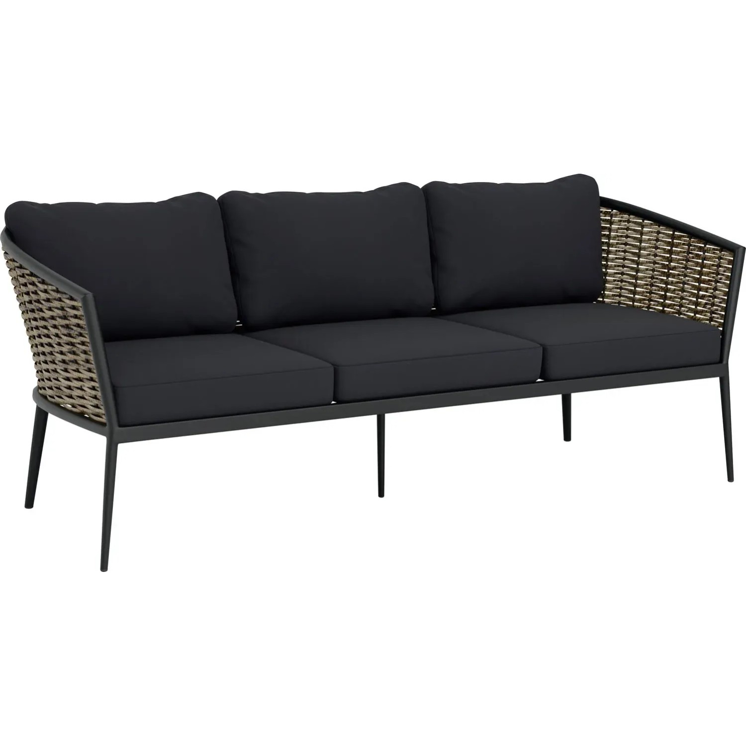 Trzyosobowa sofa ogrodowa z czarnymi poduszkami i plecioną ramą.
