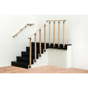 Schody z poręczą t.b.t. z drewna i metalu, nowoczesny wygląd.