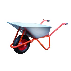 Taczka z czerwoną ramą i srebrną muldą do budowy i ogrodu.
