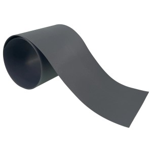 Szara mata ogrodzeniowa t.b.t. zwinięta, widok szczegółowy.