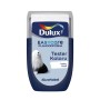 Dulux Easycare Baby Blue tester koloru, wałek do malowania ścian.