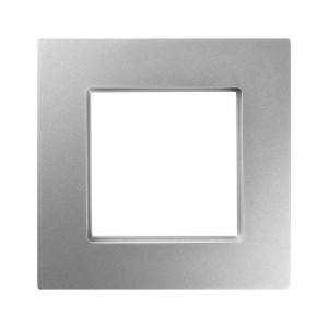 Kwadratowa, srebrna ramka t.b.t. do włączników i gniazdek.