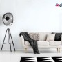 Salon z białą pomalowaną ścianą (t.b.t.) i beżową sofą. Kolorowe farby do ścian.