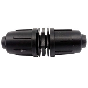 Czarny łącznik do podziemnych systemów nawadniania.