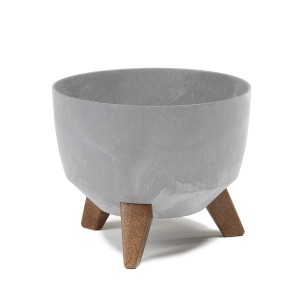 Szara doniczka t.b.t. z trzema brązowymi nóżkami. Kategoria: Donice.