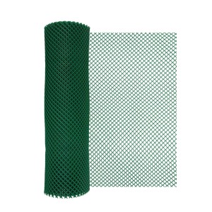 Zielona siatka z tworzywa sztucznego, zwinięta i rozwinięta, do ogrodnictwa i jako pomoc do pnączy.