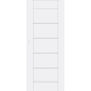 Białe drzwi wewnętrzne z pięcioma poziomymi panelami. Prosty design do nowoczesnych wnętrz.