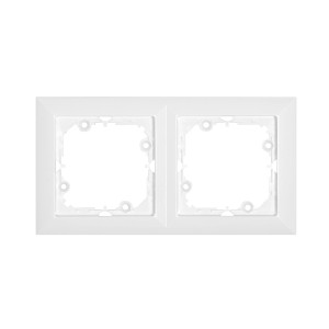 Biała podwójna ramka do włączników i gniazdek.