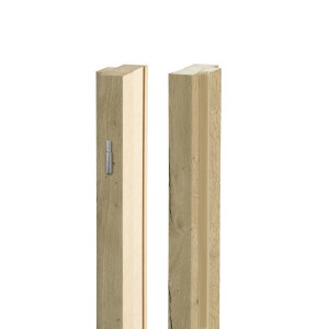 Ościeżnica drzwiowa t.b.t. drewniana, zbliżenie z okuciem.