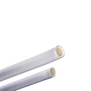 Szare rury grzewcze do instalacji w sklepie internetowym OBI.