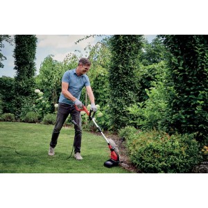 Elektryczny podkaszarka Einhell GC-ET 4530 w użyciu w ogrodzie.