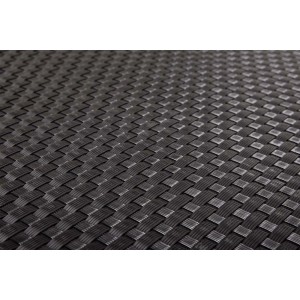Zbliżenie czarnej maty ogrodzeniowej t.b.t. o tkanej strukturze.