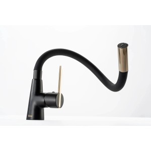 Czarna bateria kuchenna t.b.t. z elastyczną wylewką i złotymi akcentami.