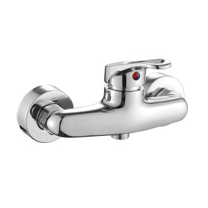 Chromowana bateria prysznicowa t.b.t. do prysznica.