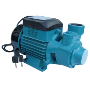 Niebieska pompa wodna t.b.t. do instalacji wodociągowych.