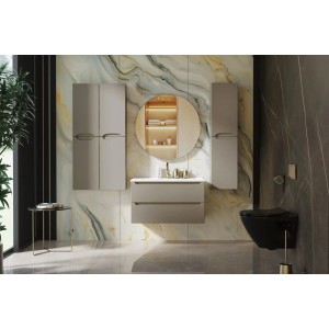 Nowoczesny zestaw łazienkowy z szafkami wysokimi, umywalką i lustrem.