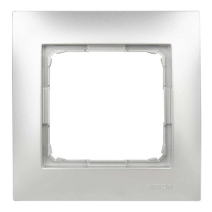 Srebrna ramka do włączników i gniazdek.