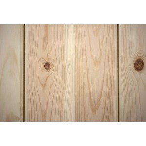 Drewniany element drzwi z usłojeniem i sękami, odpowiedni do drzwi przesuwnych.