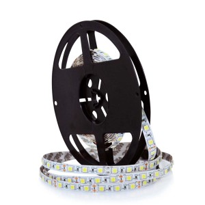 Zwinięta taśma LED t.b.t. na czarnej szpuli. Taśma LED do elastycznego oświetlenia.