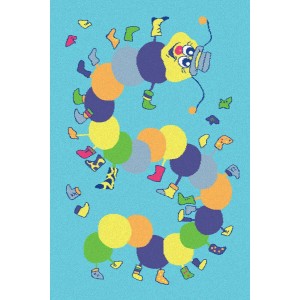 Kolorowy dywan dziecięcy z motywem gąsienicy i skarpetkami na jasnoniebieskim tle.