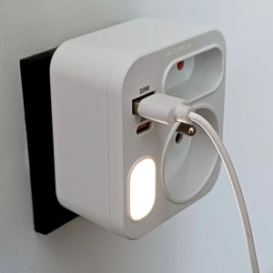 Düwi Rozgałęźnik 2 x 2P+Z USB A+C MARINA ze światełkiem orientacyjnym biały