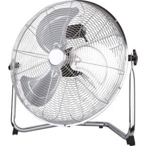 Chromowany wentylator z osłoną i podstawą.