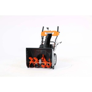 Spalinowa odśnieżarka t.b.t. z pomarańczowym frezem i czarną obudową.