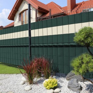 Zielona i beżowa mata na ogrodzenie, t.b.t.