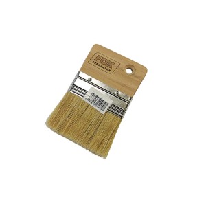 Pędzel do farb efektowych t.b.t. z drewnianą rączką i jasnym włosiem.