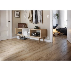 Jasne płytki podłogowe t.b.t. imitujące drewno ułożone w nowoczesnym przedpokoju.