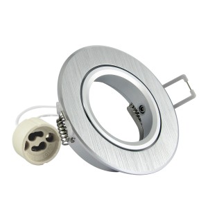 Srebrny reflektor wpuszczany z gniazdem do żarówek halogenowych, odpowiedni do montażu sufitowego.