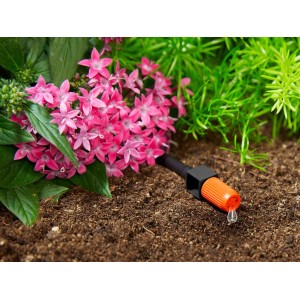 Gardena Micro-Drip-System: Kroplownik końcowy nawadnia roślinę w doniczce. System nawadniania na balkon i taras.
