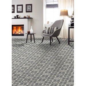 Wzorzyste wykładziny PCV t.b.t. w salonie z kominkiem i fotelem.