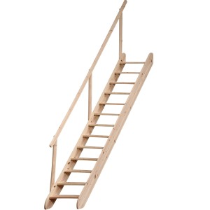 Drewniane schody wewnętrzne z poręczą.