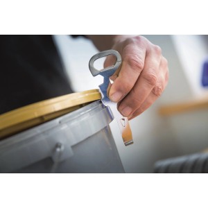 t.b.t. podczas otwierania wiadra/wiadra z farbą.