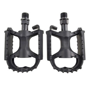 Czarne pedały rowerowe dla większego bezpieczeństwa i komfortu podczas jazdy.