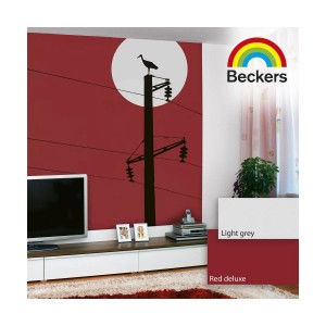 Aranżacja ściany z czerwoną farbą i motywem słupa energetycznego. Próbki kolorów "Light grey" i "Red deluxe".