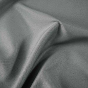 Szara tkanina na zasłony, zbliżenie tekstury.