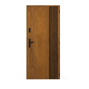 Nowoczesne drzwi zewnętrzne o wyglądzie drewna z pionowymi elementami dekoracyjnymi i czarną klamką.