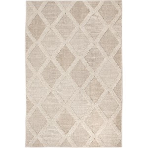 Beżowy dywan z wzorem w romby, krótkie włosie. Dywan dekoracyjny do salonu.