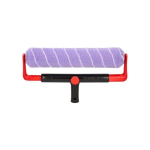 Wałek malarski t.b.t. z fioletowym wkładem i czerwoną rączką.