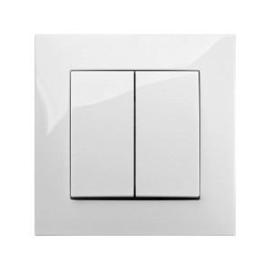 Biały włącznik światła t.b.t. z dwoma przyciskami do przełączników ściennych i przycisków.