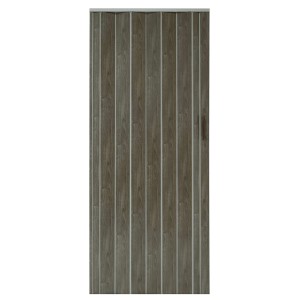 Składane drzwi w kolorze drewna do wnętrz, zamknięte.