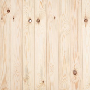 Jasne drewniane panele do Boazeria, naturalne usłojenie i sęki.