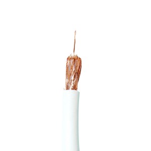 Kabel koncentryczny: Zb блиżenie kabla z białą osłoną i odsłoniętym drutem miedzianym.