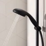 Szczegół czarnego systemu prysznicowego Grohe QuickFix Vitalio Start 250 z baterią termostatyczną.