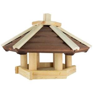 Drewniany karmnik dla ptaków z brązowym dachem do ogrodu.